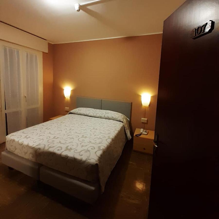 Albergo Centrale Tarcento Exterior foto