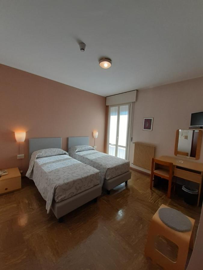 Albergo Centrale Tarcento Exterior foto