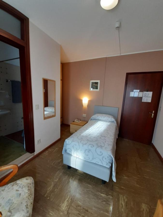 Albergo Centrale Tarcento Exterior foto